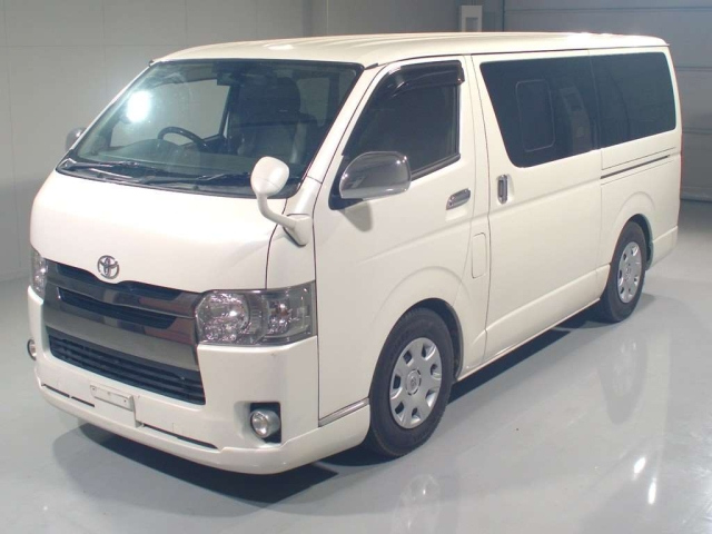 TOYOTA HIACE — фото