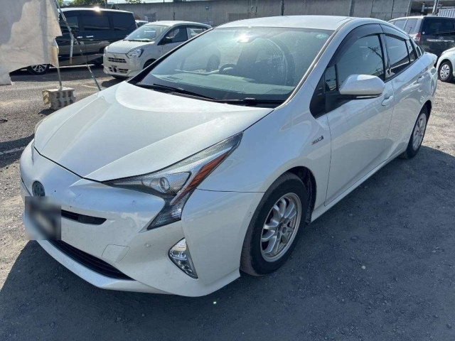 TOYOTA PRIUS — фото