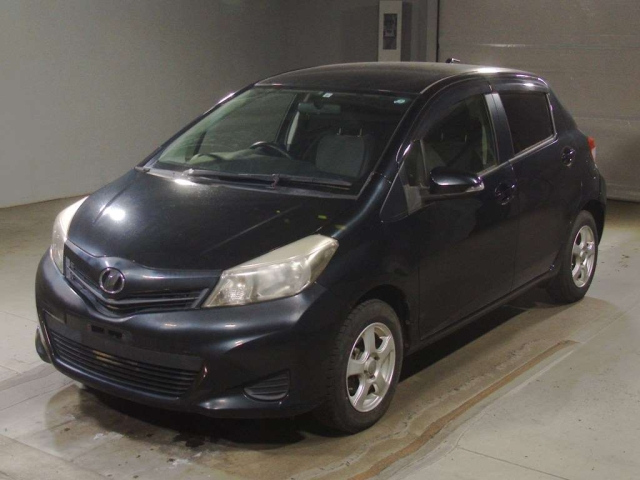 TOYOTA VITZ — фото