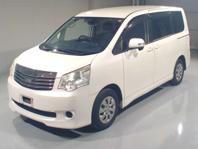 TOYOTA NOAH — фото
