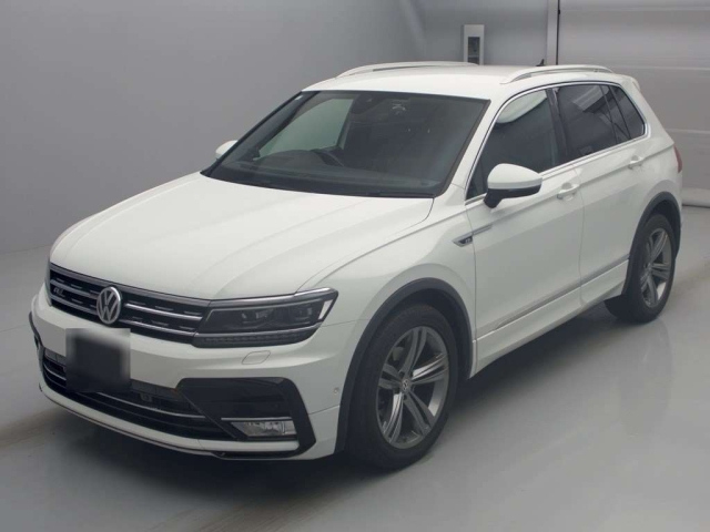 VOLKSWAGEN TIGUAN — фото