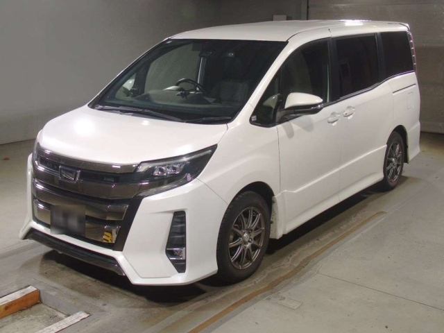 TOYOTA NOAH — фото