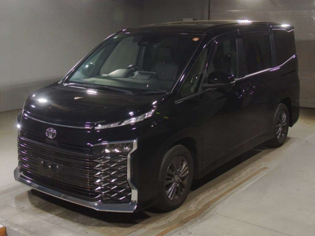 TOYOTA VOXY — фото