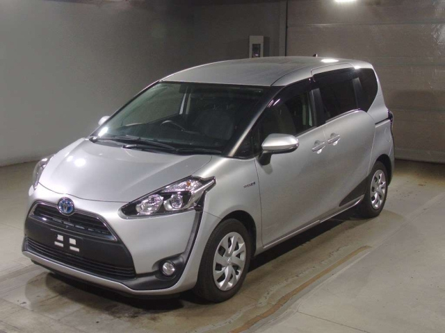 TOYOTA SIENTA — фото