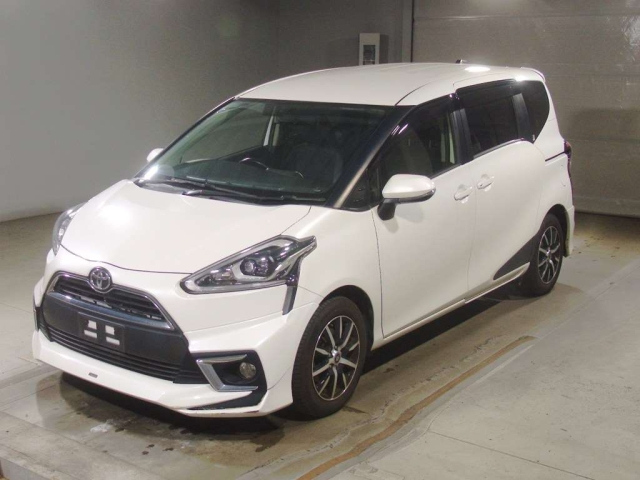 TOYOTA SIENTA — фото