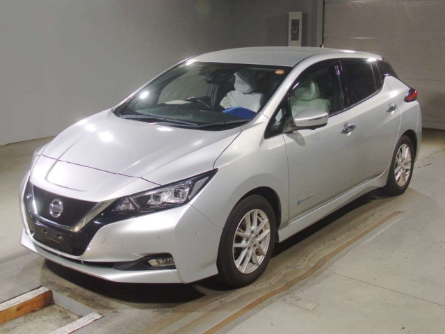 NISSAN LEAF — фото