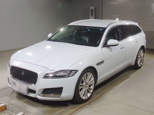 JAGUAR XF — фото