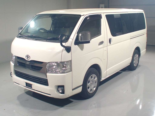 TOYOTA HIACE — фото