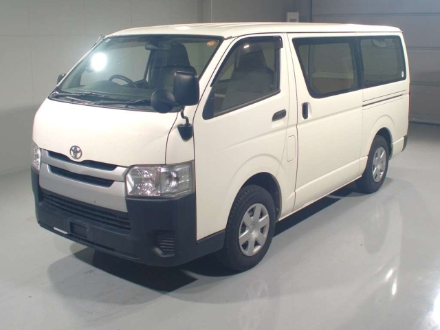 TOYOTA HIACE — фото