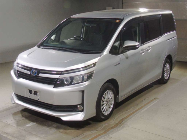 TOYOTA VOXY — фото
