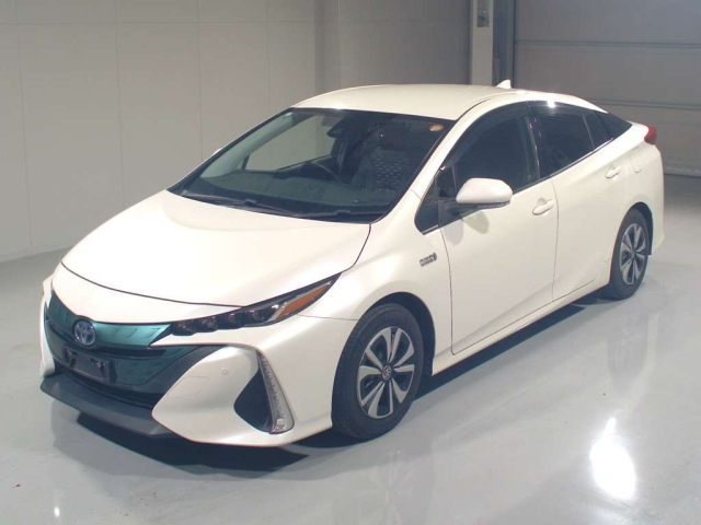TOYOTA PRIUS — фото