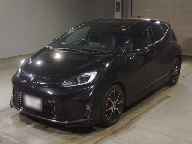 TOYOTA AQUA — фото