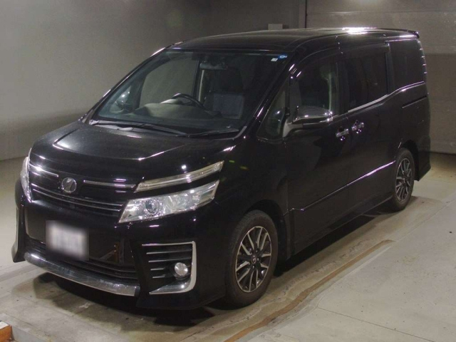 TOYOTA VOXY — фото