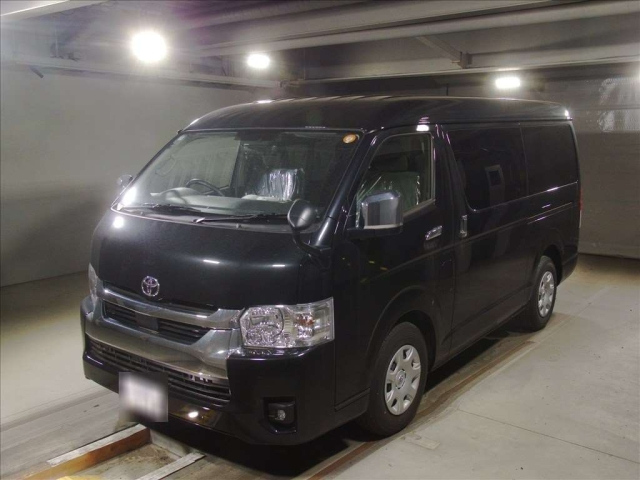 TOYOTA HIACE — фото