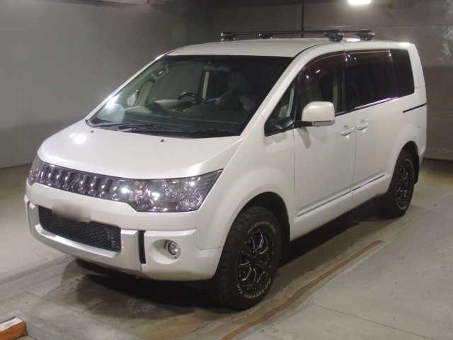 MITSUBISHI DELICA — фото