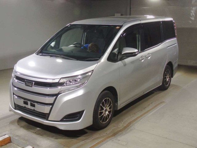 TOYOTA NOAH — фото