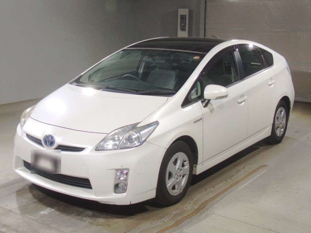 TOYOTA PRIUS — фото