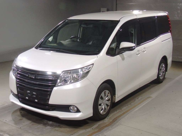 TOYOTA NOAH — фото