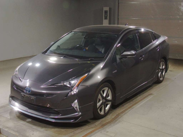 TOYOTA PRIUS — фото