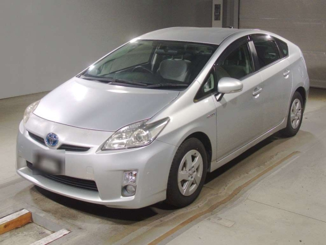 TOYOTA PRIUS — фото