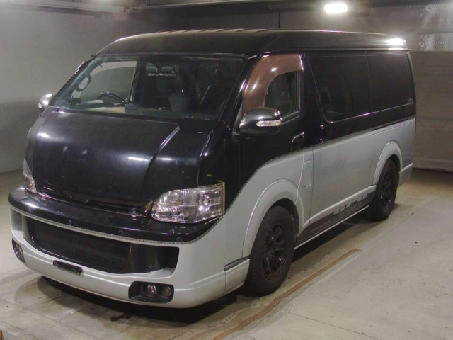 TOYOTA HIACE — фото
