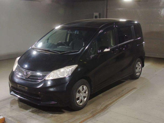 HONDA FREED — фото