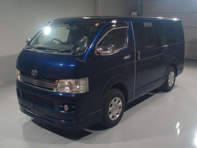 TOYOTA HIACE — фото