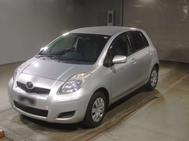 TOYOTA VITZ — фото