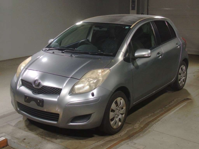 TOYOTA VITZ — фото