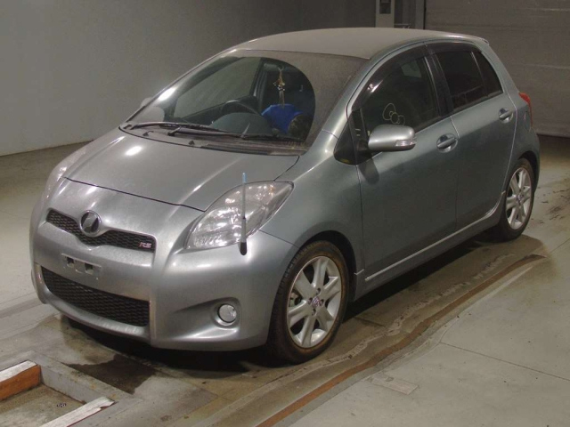 TOYOTA VITZ — фото
