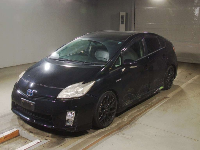 TOYOTA PRIUS — фото