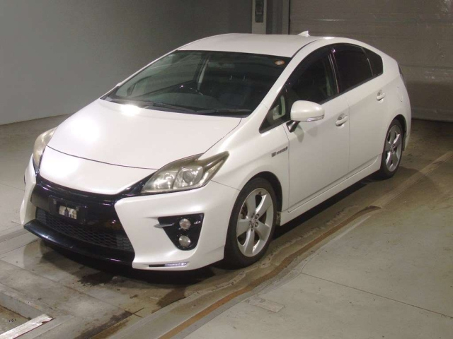 TOYOTA PRIUS — фото