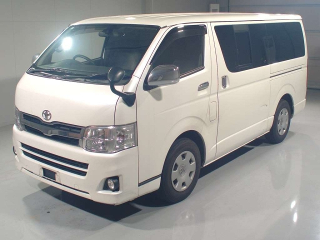 TOYOTA HIACE — фото