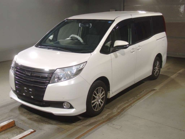 TOYOTA NOAH — фото