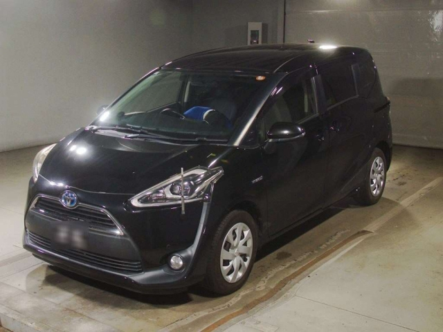 TOYOTA SIENTA — фото