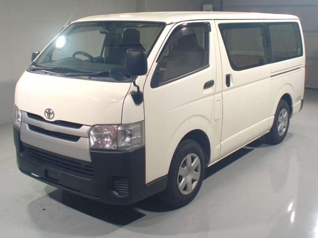 TOYOTA HIACE — фото
