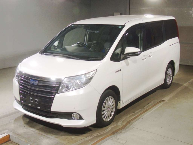 TOYOTA NOAH — фото