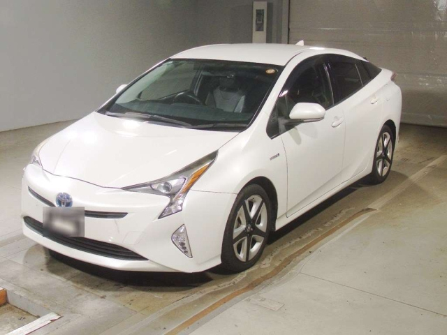 TOYOTA PRIUS — фото