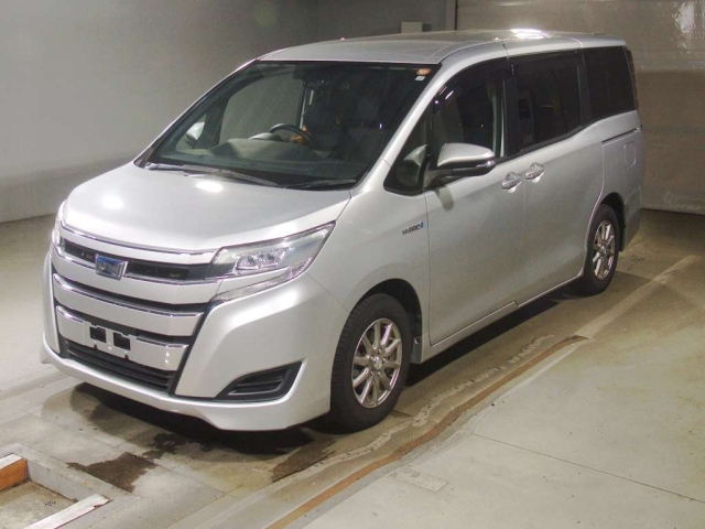 TOYOTA NOAH — фото