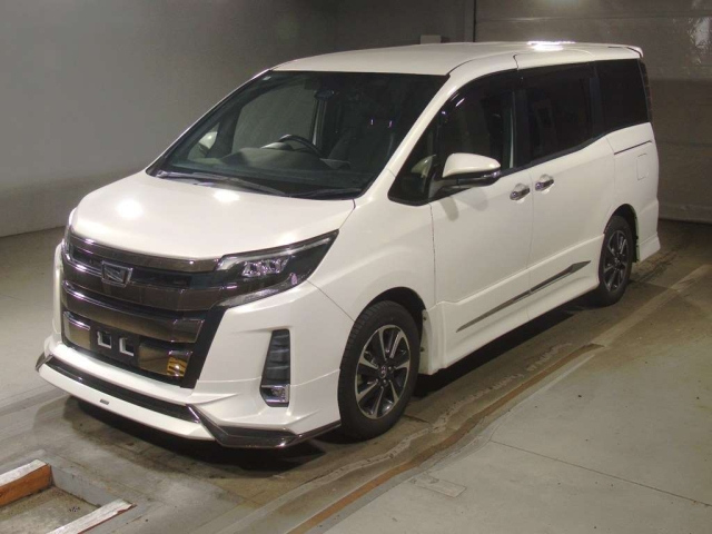 TOYOTA NOAH — фото