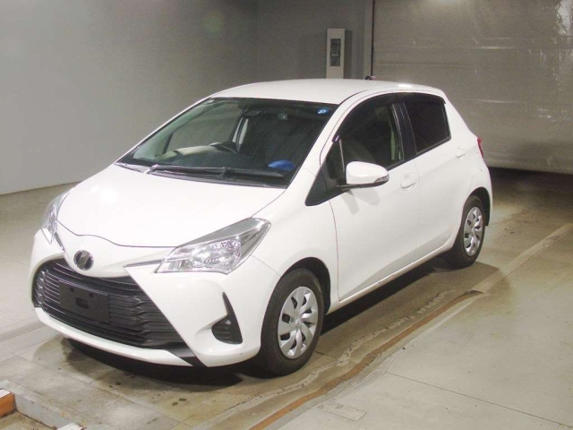 TOYOTA VITZ — фото