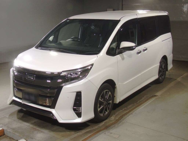 TOYOTA NOAH — фото