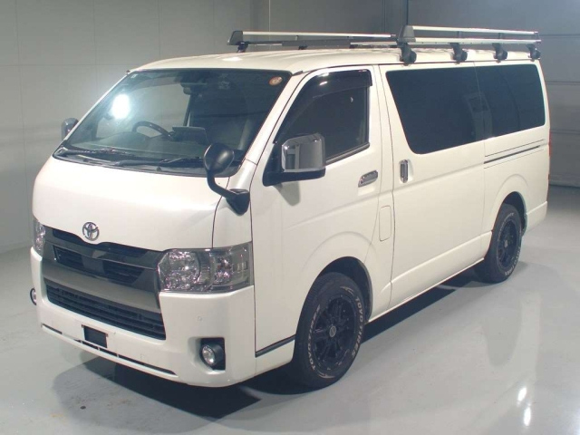 TOYOTA HIACE — фото