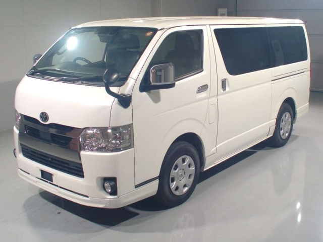 TOYOTA HIACE — фото