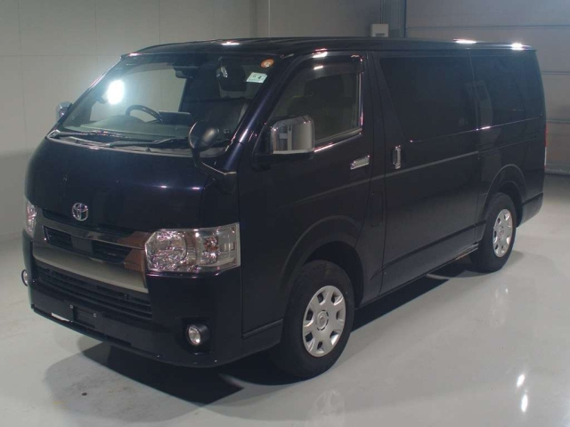TOYOTA HIACE — фото