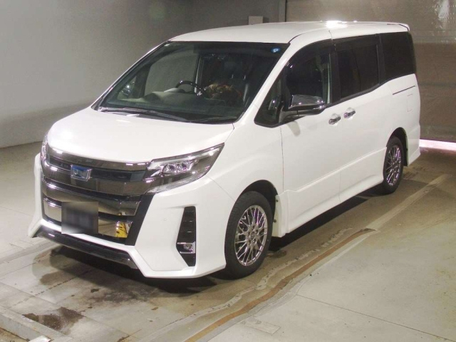 TOYOTA NOAH — фото