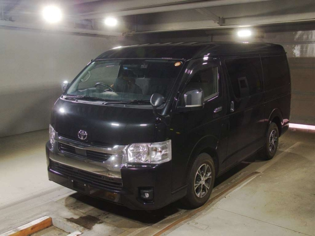 TOYOTA HIACE — фото
