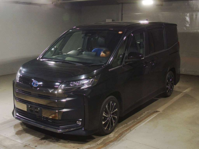 TOYOTA NOAH — фото