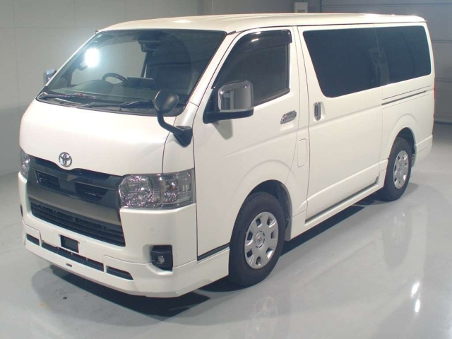 TOYOTA HIACE — фото
