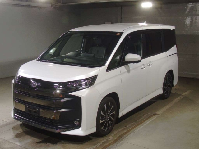 TOYOTA NOAH — фото